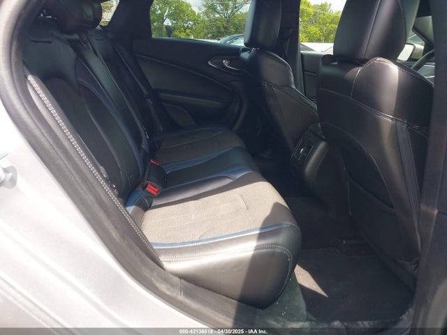 1C3CCCBG8FN613726 Chrysler 200 S