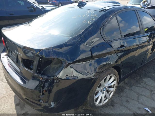 WBA8A9C5XJAD27898 BMW 320i