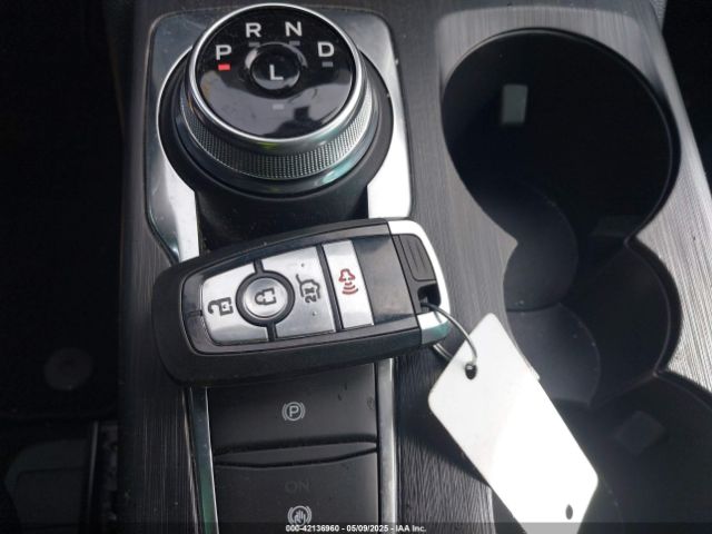 1FMCU0GNXSUA45604 Ford Escape Active