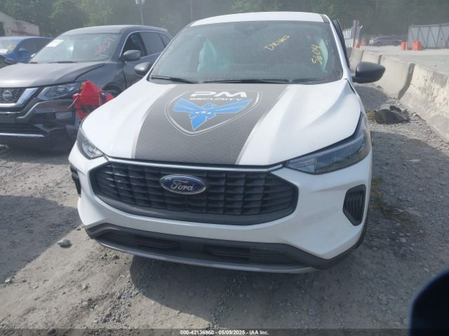 1FMCU0GNXSUA45604 Ford Escape Active