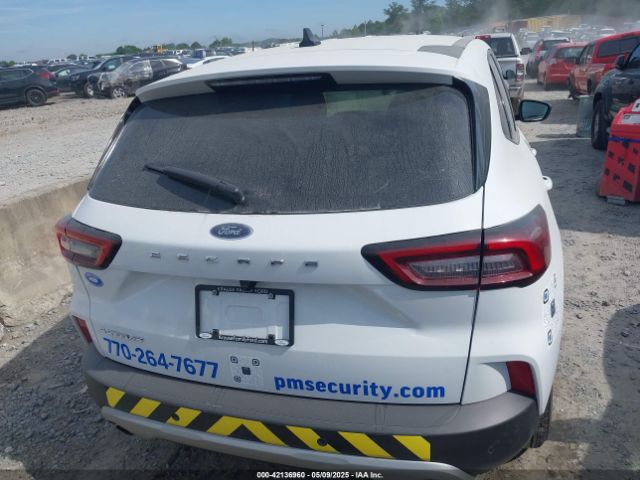 1FMCU0GNXSUA45604 Ford Escape Active
