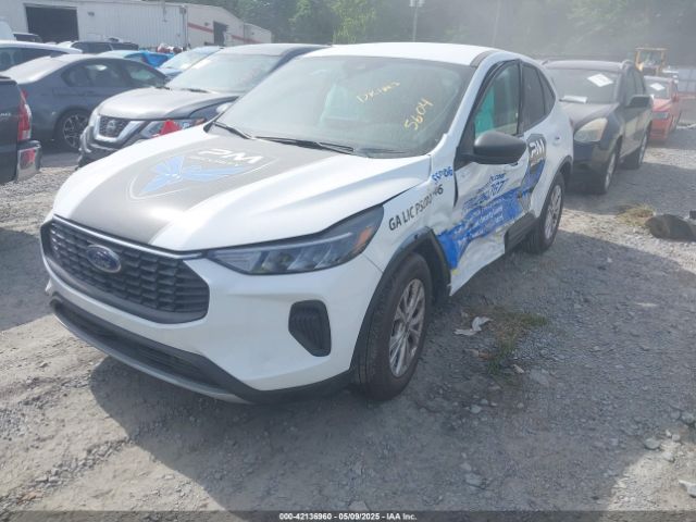 1FMCU0GNXSUA45604 Ford Escape Active