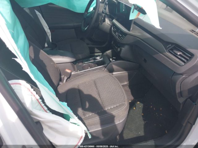 1FMCU0GNXSUA45604 Ford Escape Active