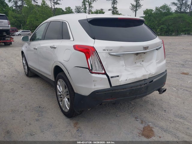 2017 CADILLAC XT5 1GYKNCRS1HZ111626 Photo 2