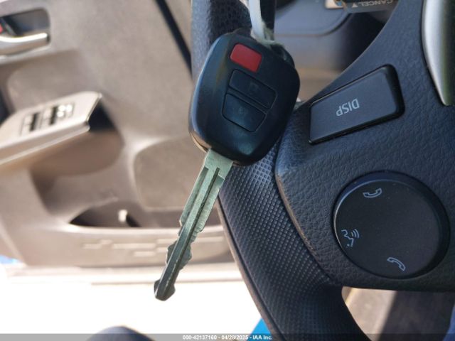2T3BFREV0GW409170 Toyota RAV4 LE