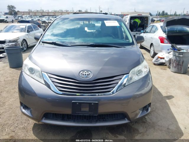 5TDKK3DC8FS594979 Toyota Sienna Le 8 Passenger