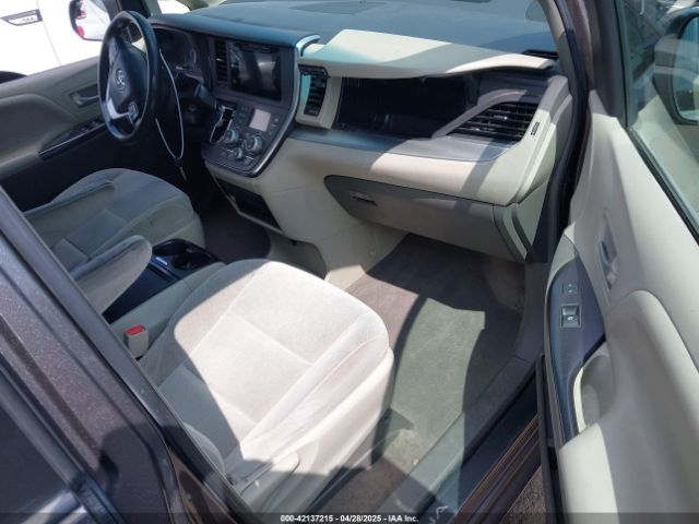 5TDKK3DC8FS594979 Toyota Sienna Le 8 Passenger