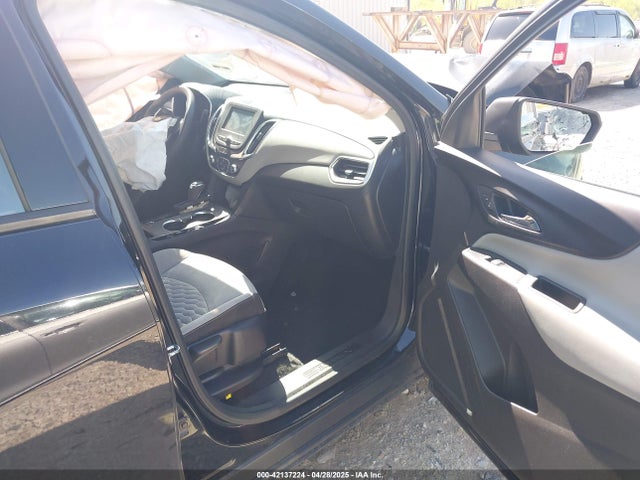 3GNAXHEV2JL262195 Chevrolet EQUINOX LS