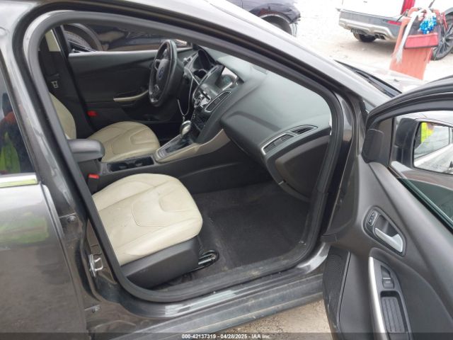 1FADP3J21GL260145 Ford 2016