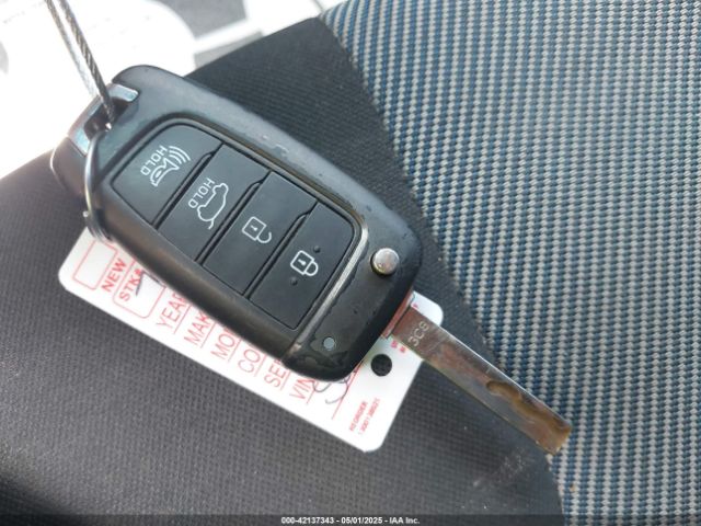 KMHTG6AFXKU016745 Hyundai Veloster 2.0