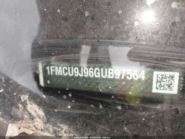 1FMCU9J96GUB97564 Ford Escape Titanium