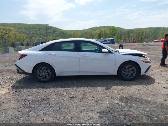 KMHLM4DG5RU641629 Hyundai ELANTRA SEL