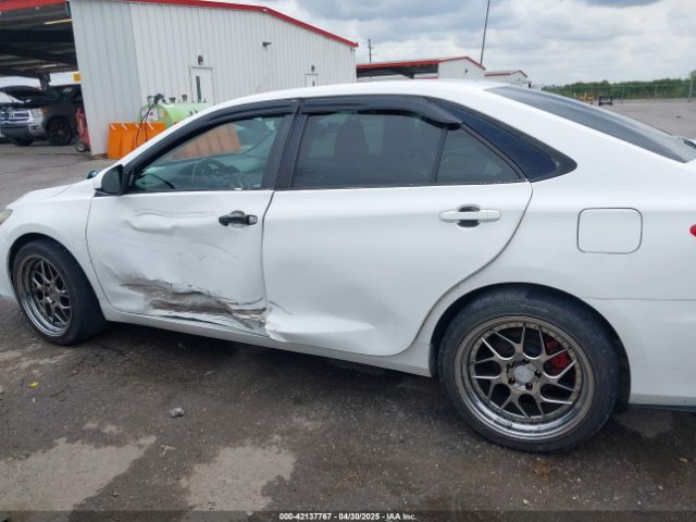4T1BF1FK3FU925665 Toyota CAMRY SE