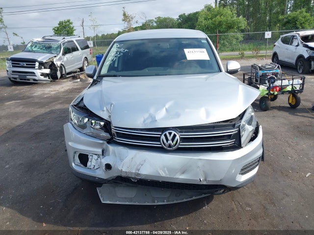 WVGAV7AX7JK001822 Volkswagen Tiguan Limited 2.0t