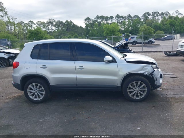 WVGAV7AX7JK001822 Volkswagen Tiguan Limited 2.0t