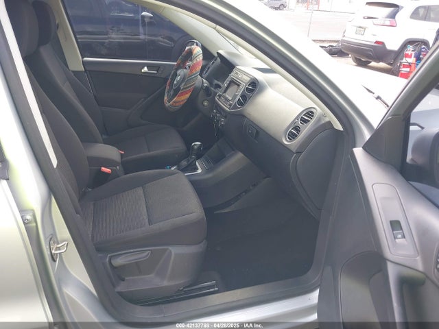 WVGAV7AX7JK001822 Volkswagen Tiguan Limited 2.0t