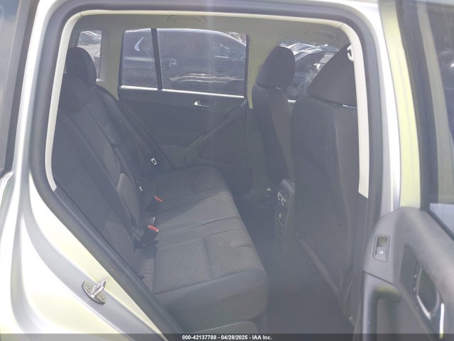 WVGAV7AX7JK001822 Volkswagen Tiguan Limited 2.0t