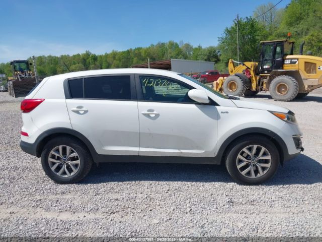 KNDPBCAC2F7738675 KIA Sportage Lx