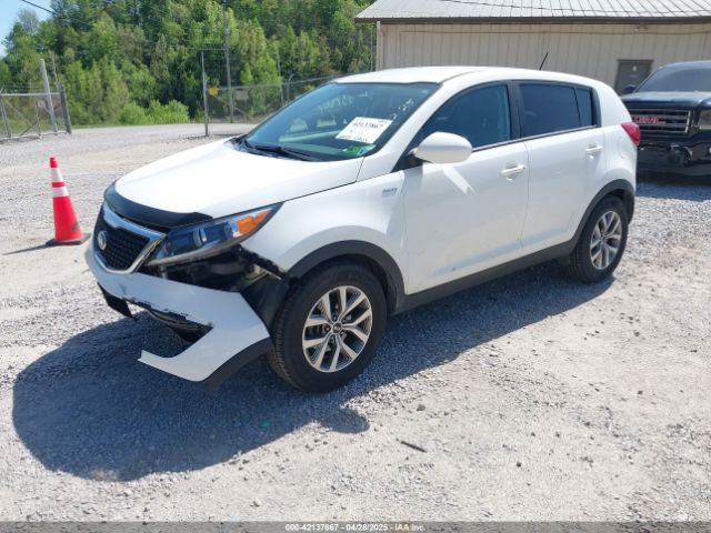 KNDPBCAC2F7738675 KIA Sportage Lx