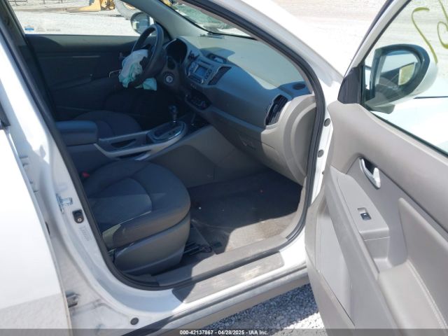 KNDPBCAC2F7738675 KIA Sportage Lx
