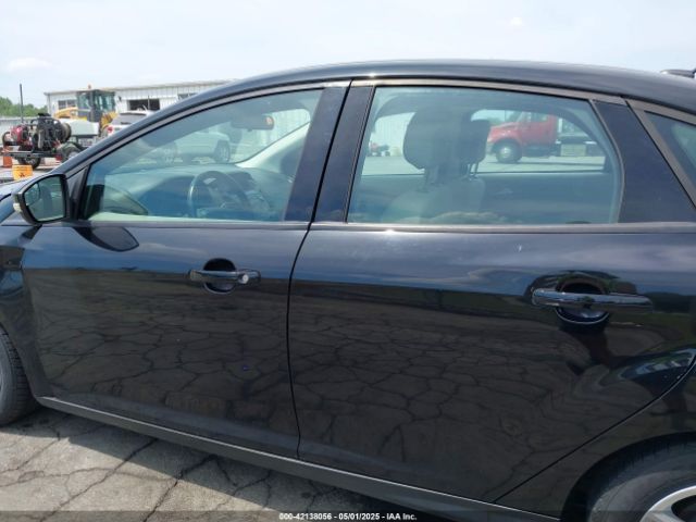 1FADP3F2XJL254280 Ford FOCUS SE