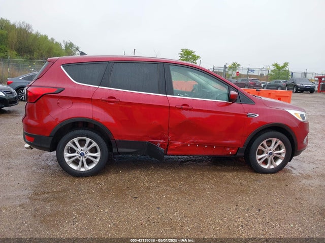 1FMCU9GD2KUA53319 Ford ESCAPE SE