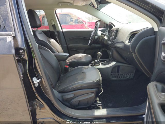 3C4NJDBB3JT144056 Jeep Compass Latitude 4x4