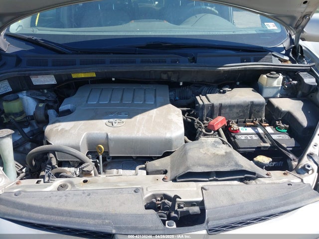 42138246 :رقم المزاد ، 5TDYK4CC3AS316002 vin ، 2010 Toyota Sienna Xle مزاد بيع