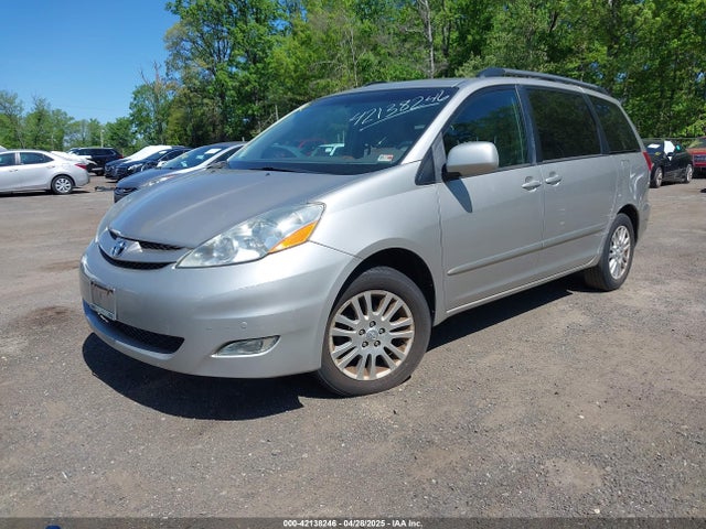 42138246 :رقم المزاد ، 5TDYK4CC3AS316002 vin ، 2010 Toyota Sienna Xle مزاد بيع