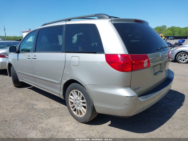 42138246 :رقم المزاد ، 5TDYK4CC3AS316002 vin ، 2010 Toyota Sienna Xle مزاد بيع