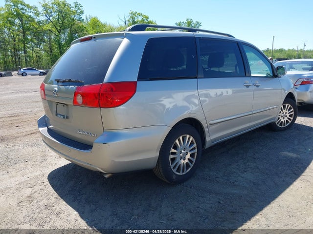 42138246 :رقم المزاد ، 5TDYK4CC3AS316002 vin ، 2010 Toyota Sienna Xle مزاد بيع
