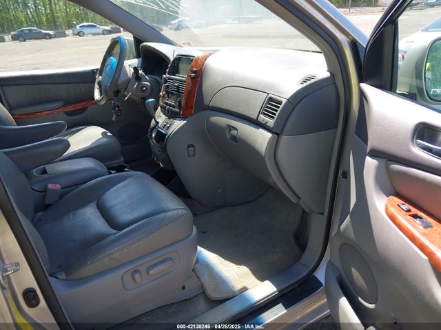 42138246 :رقم المزاد ، 5TDYK4CC3AS316002 vin ، 2010 Toyota Sienna Xle مزاد بيع