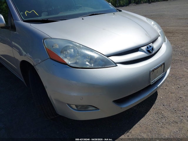 42138246 :رقم المزاد ، 5TDYK4CC3AS316002 vin ، 2010 Toyota Sienna Xle مزاد بيع