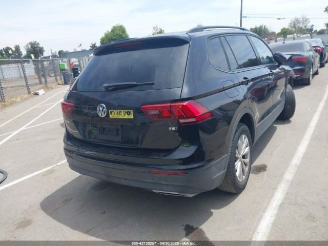 2018 VOLKSWAGEN TIGUAN 3VV1B7AX1JM016100 Photo 3