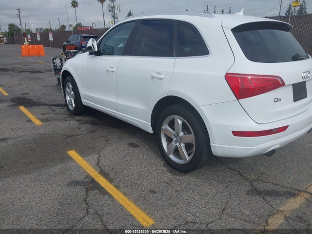 2011 AUDI Q5 WA1LFAFP1BA102761 Photo 2