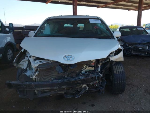 5TDYZ3DC3HS849191 Toyota Sienna Xle 8 Passenger