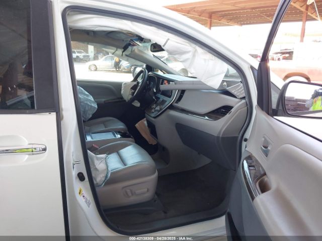 5TDYZ3DC3HS849191 Toyota Sienna Xle 8 Passenger