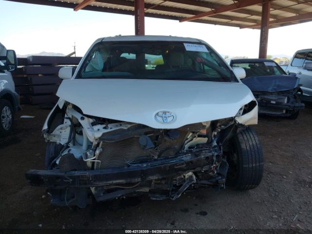 5TDYZ3DC3HS849191 Toyota Sienna Xle 8 Passenger
