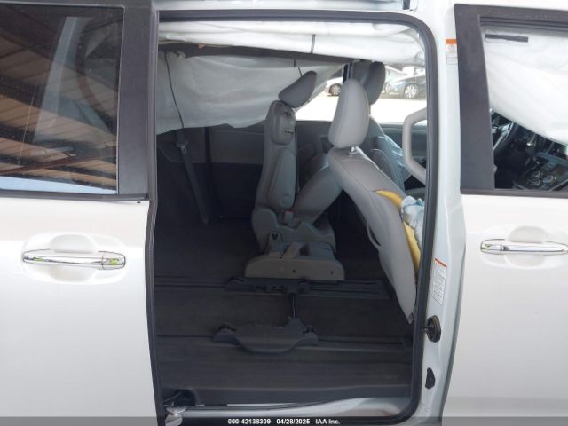 5TDYZ3DC3HS849191 Toyota Sienna Xle 8 Passenger