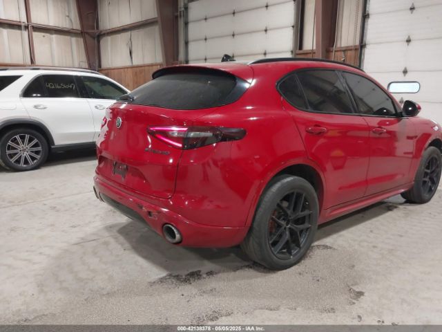 ZASFAKNN2J7B80881 Alfa Romeo Stelvio Ti Sport Awd