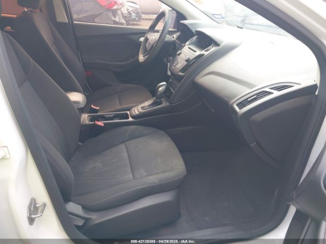 1FADP3K25FL288379 Ford FOCUS SE