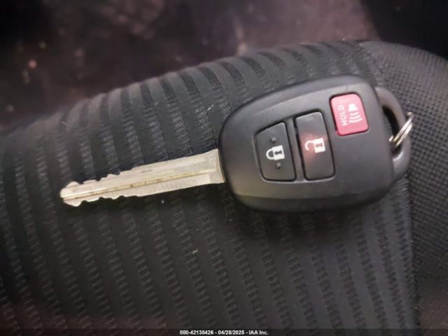 JTMZFREV9JD133607 Toyota RAV4 LE