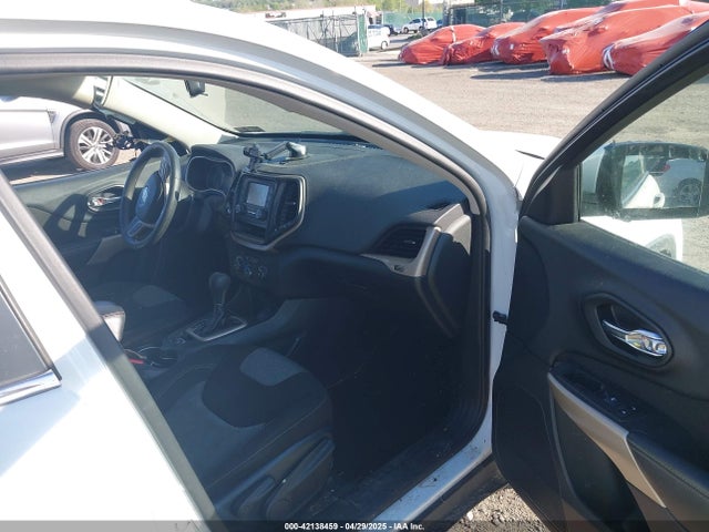 1C4PJLCB5JD513412 Jeep Cherokee