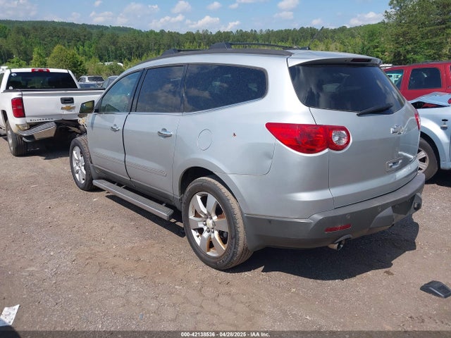 2012 CHEVROLET TRAVERSE 1GNKRLED9CJ181472 Photo 2