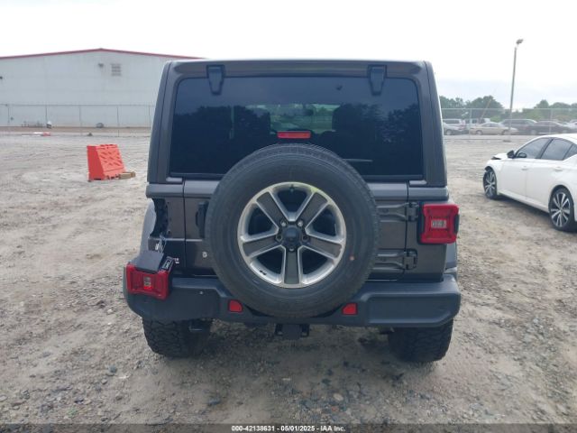 1C4HJXEN8JW303023 Jeep Wrangler Unlimited Sahara 4x4