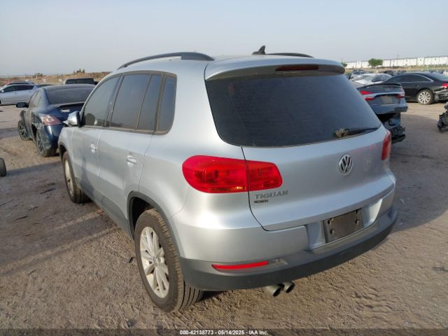 2017 VOLKSWAGEN TIGUAN WVGAV7AX5HK044520 Photo 2