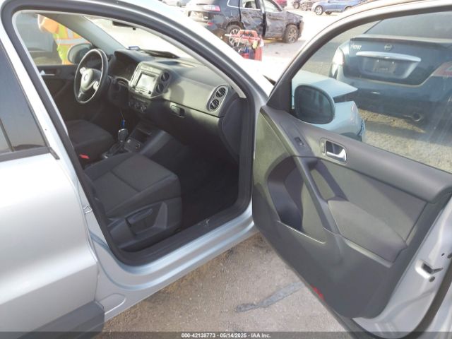 2017 VOLKSWAGEN TIGUAN WVGAV7AX5HK044520 Photo 4