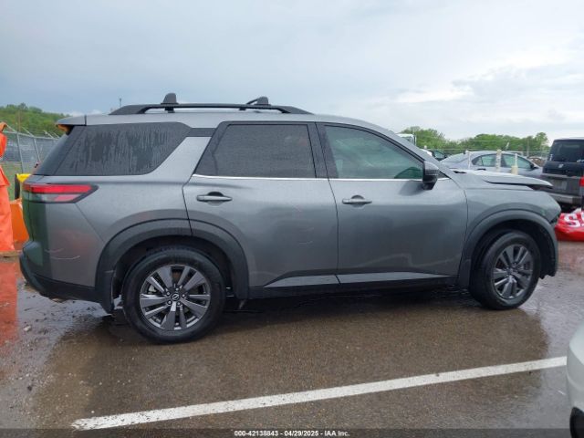 5N1DR3BA5NC237602 Nissan Pathfinder Sv 2wd