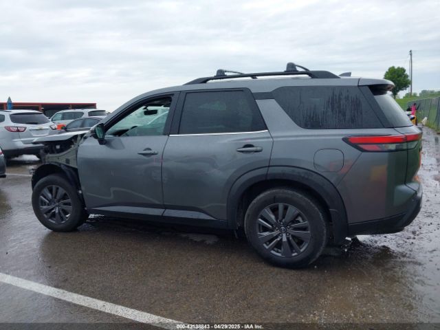 5N1DR3BA5NC237602 Nissan Pathfinder Sv 2wd