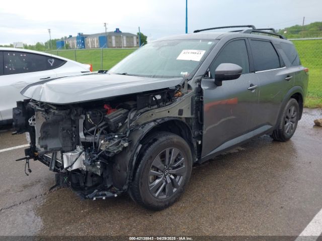 5N1DR3BA5NC237602 Nissan Pathfinder Sv 2wd
